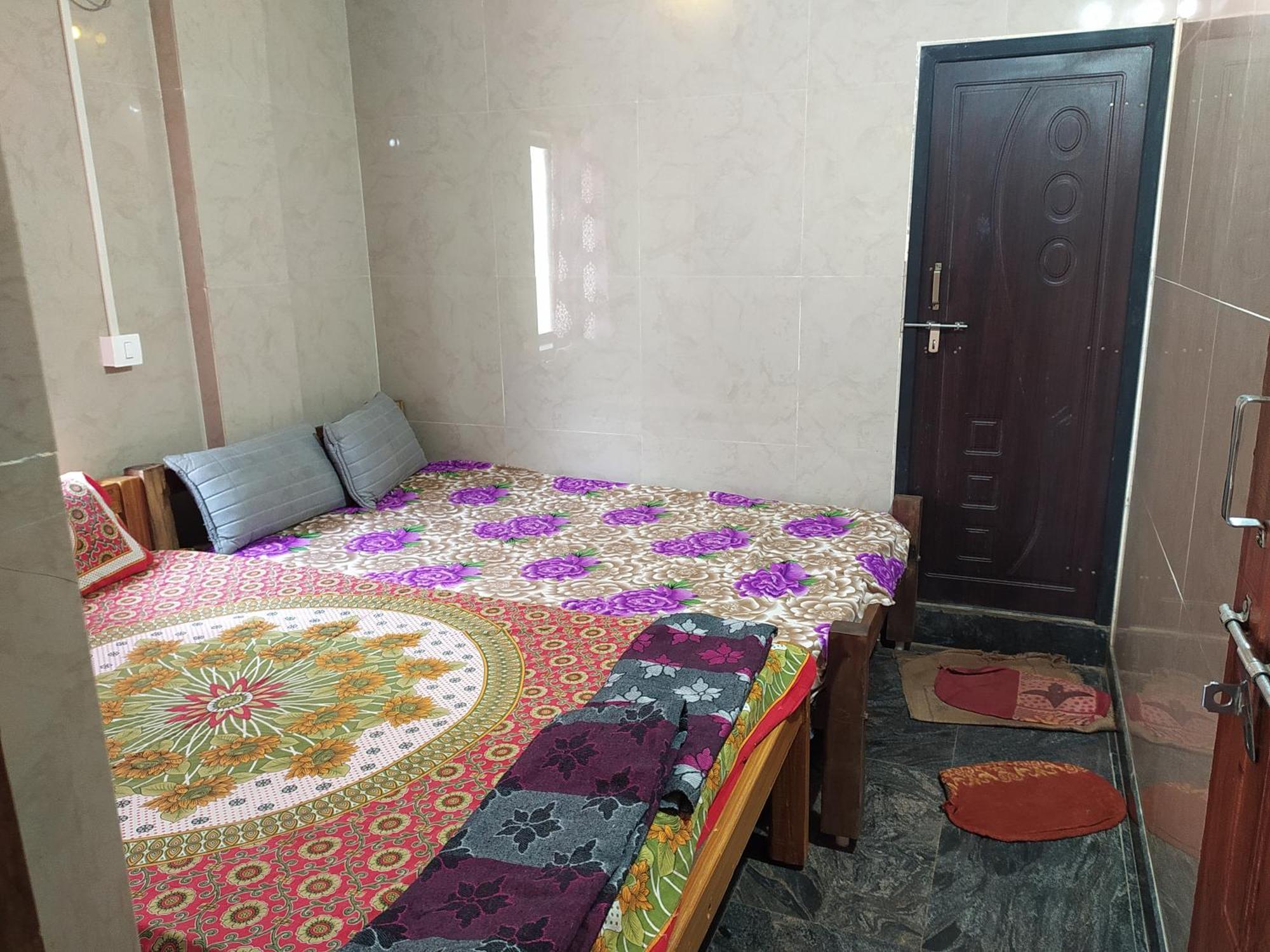Sarvesh R Arundekar Home Stay Gokarna in Beach Side AC Room Exterior foto
